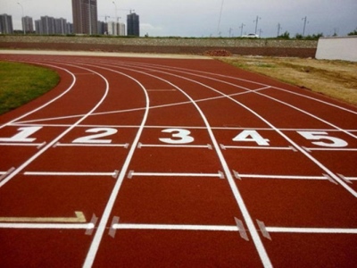 你知道塑膠跑道有幾種類型？用戶該如...